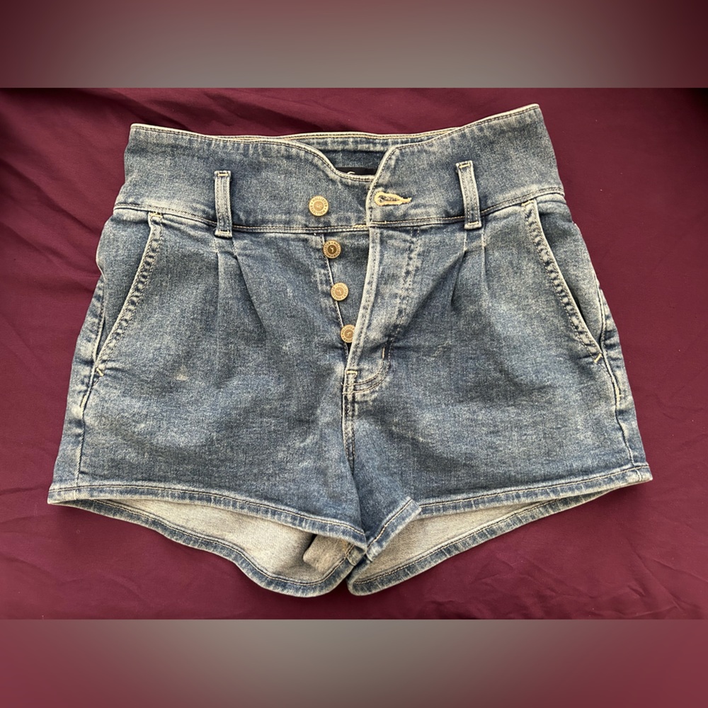 Hollister ultra high rise mom short 3”